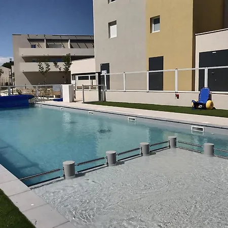 בית נופש Maisonette With Terrace Or Garden Sérignan