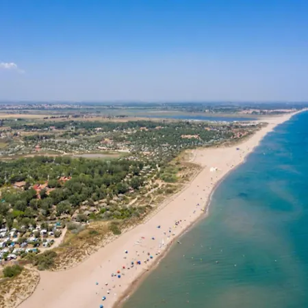 Maisonette In Valras-plage Near Sandy بيت للعطل